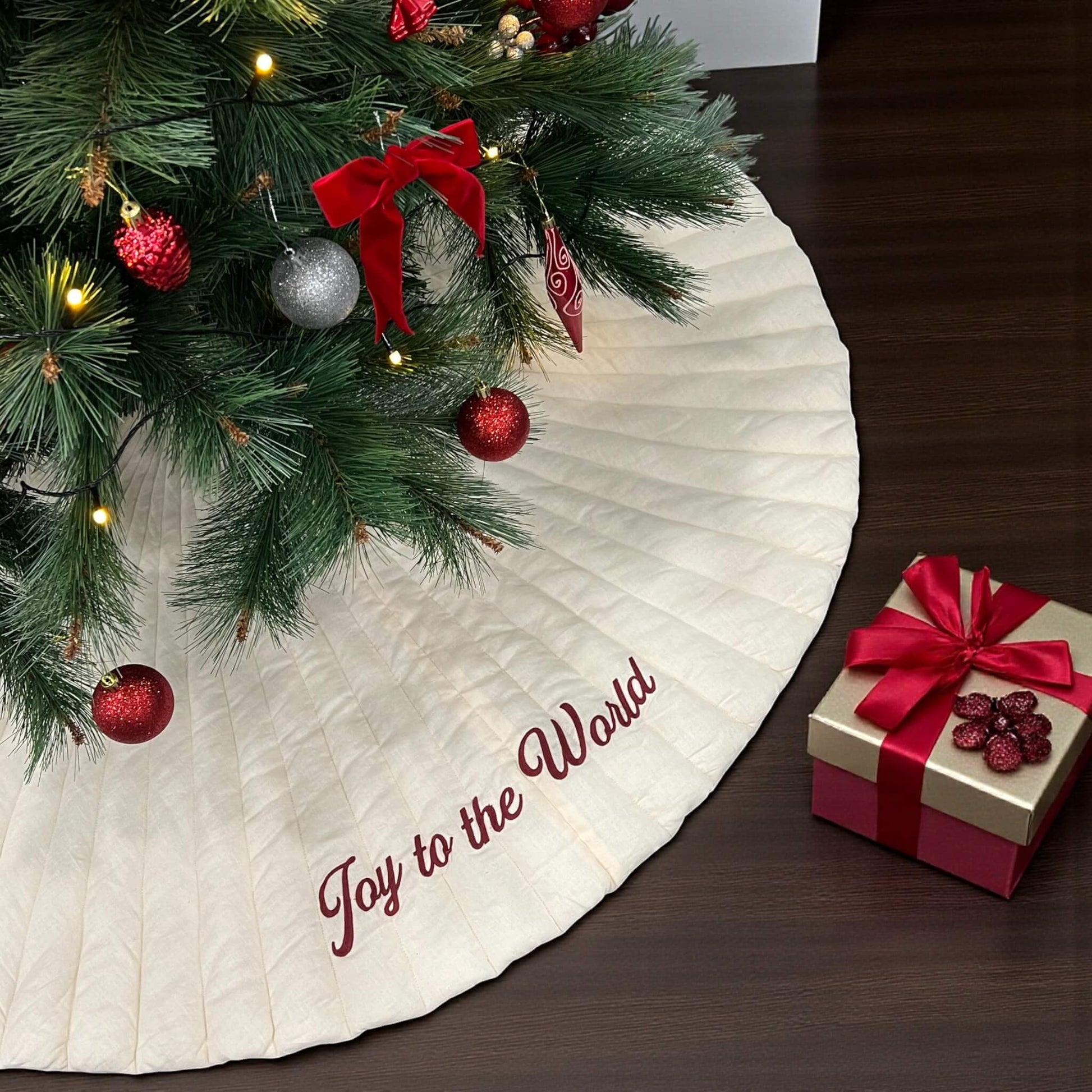 Christmas Tree Skirt, Vintage Christmas Tree Skirt