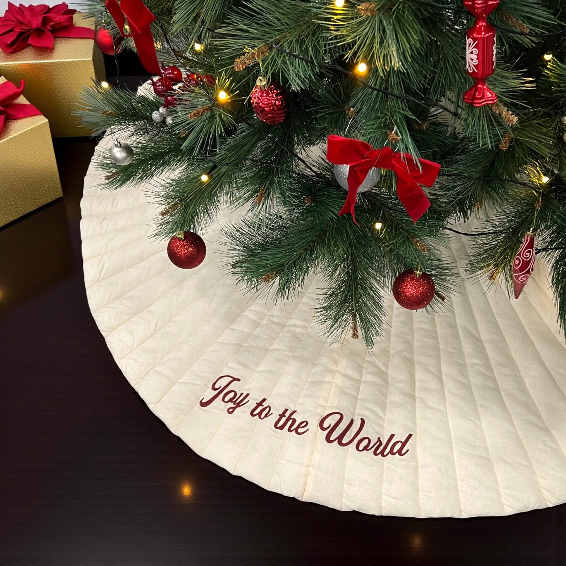 Christmas Tree Skirt, Vintage Christmas Tree Skirt