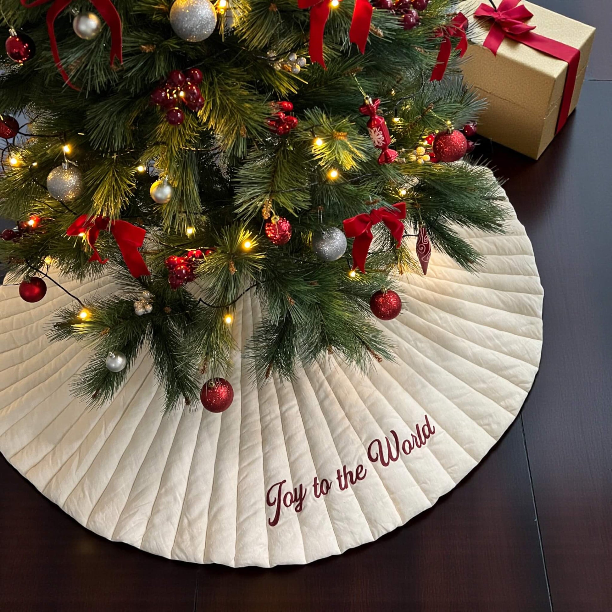 Christmas Tree Skirt, Vintage Christmas Tree Skirt