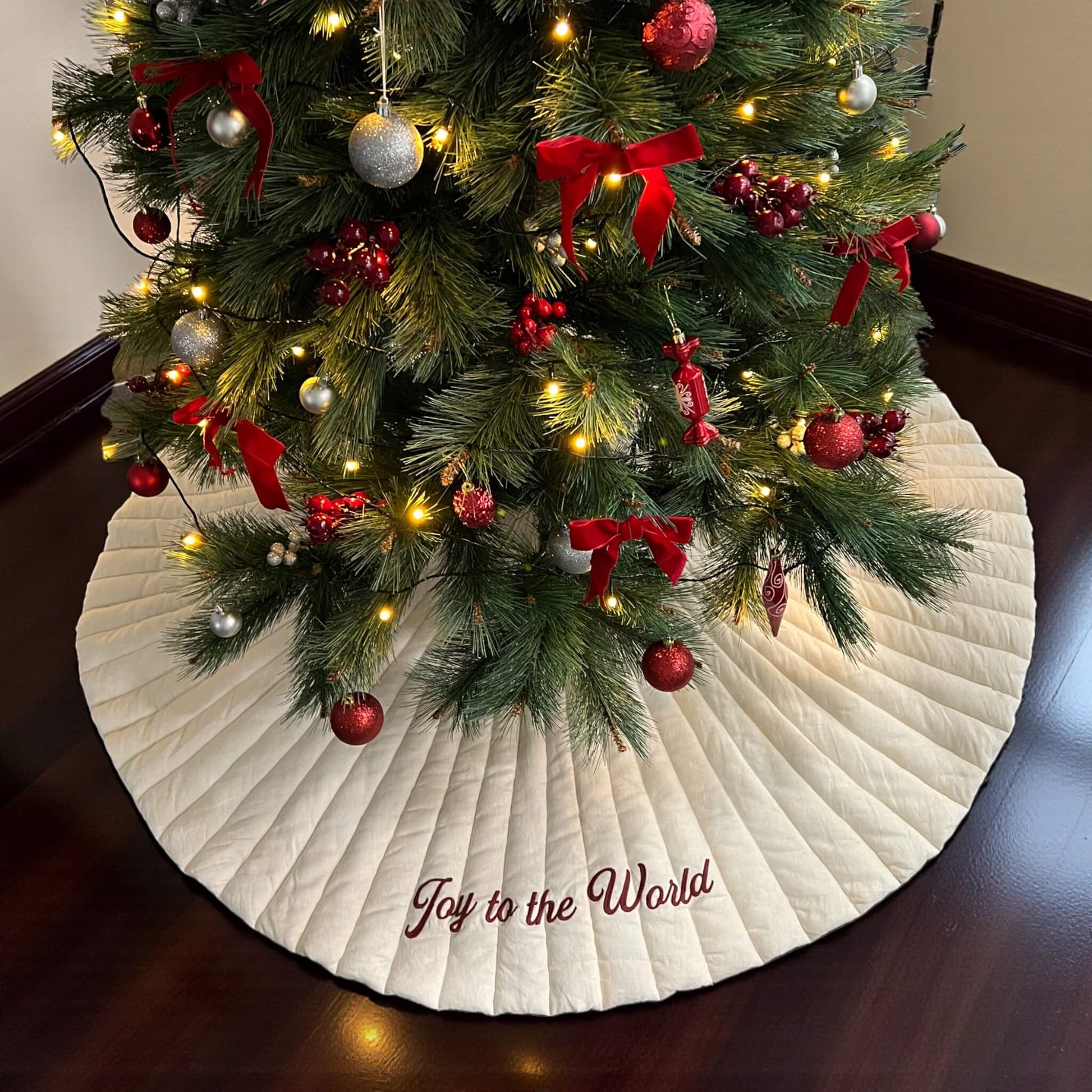 Christmas Tree Skirt, Vintage Christmas Tree Skirt