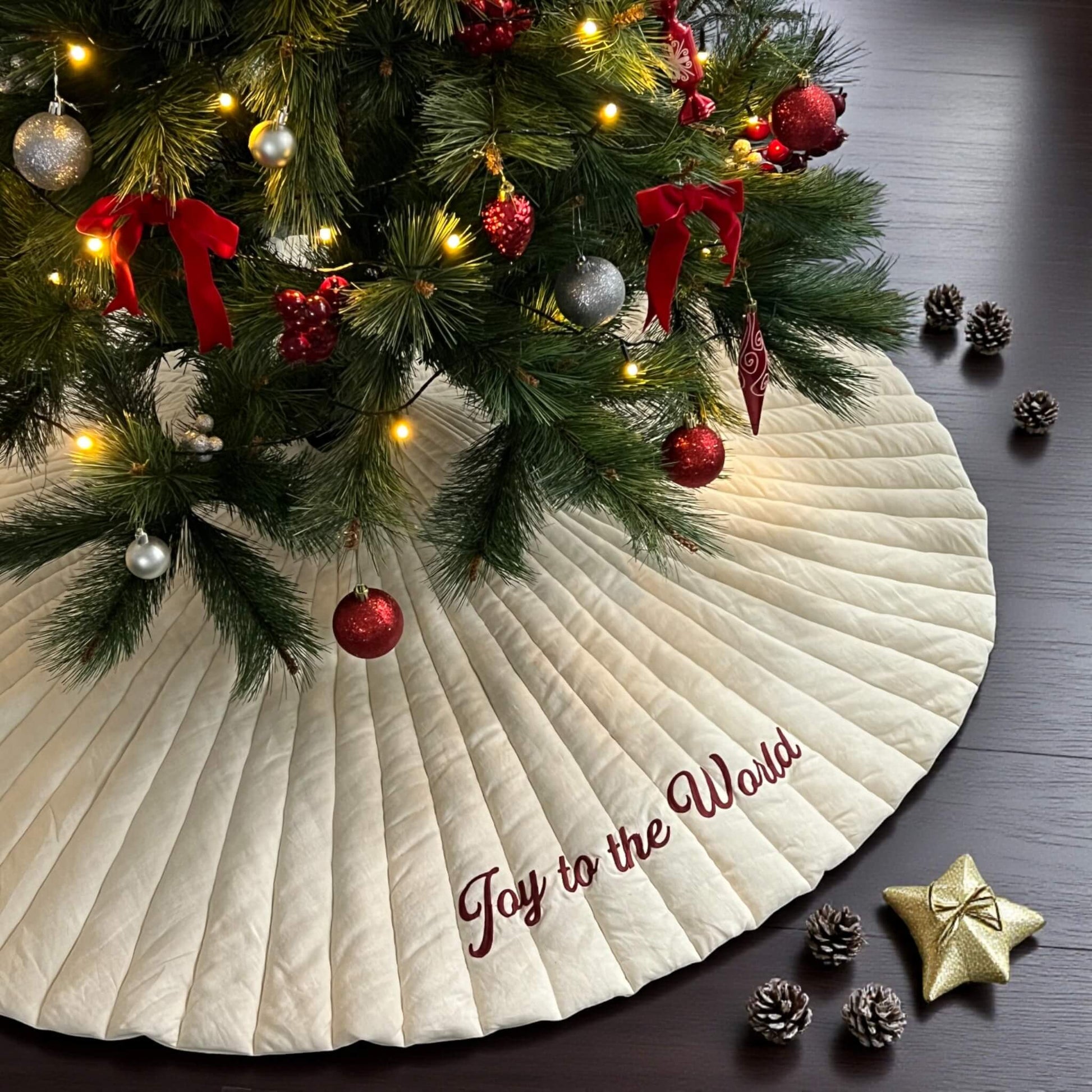 Christmas Tree Skirt, Vintage Christmas Tree Skirt
