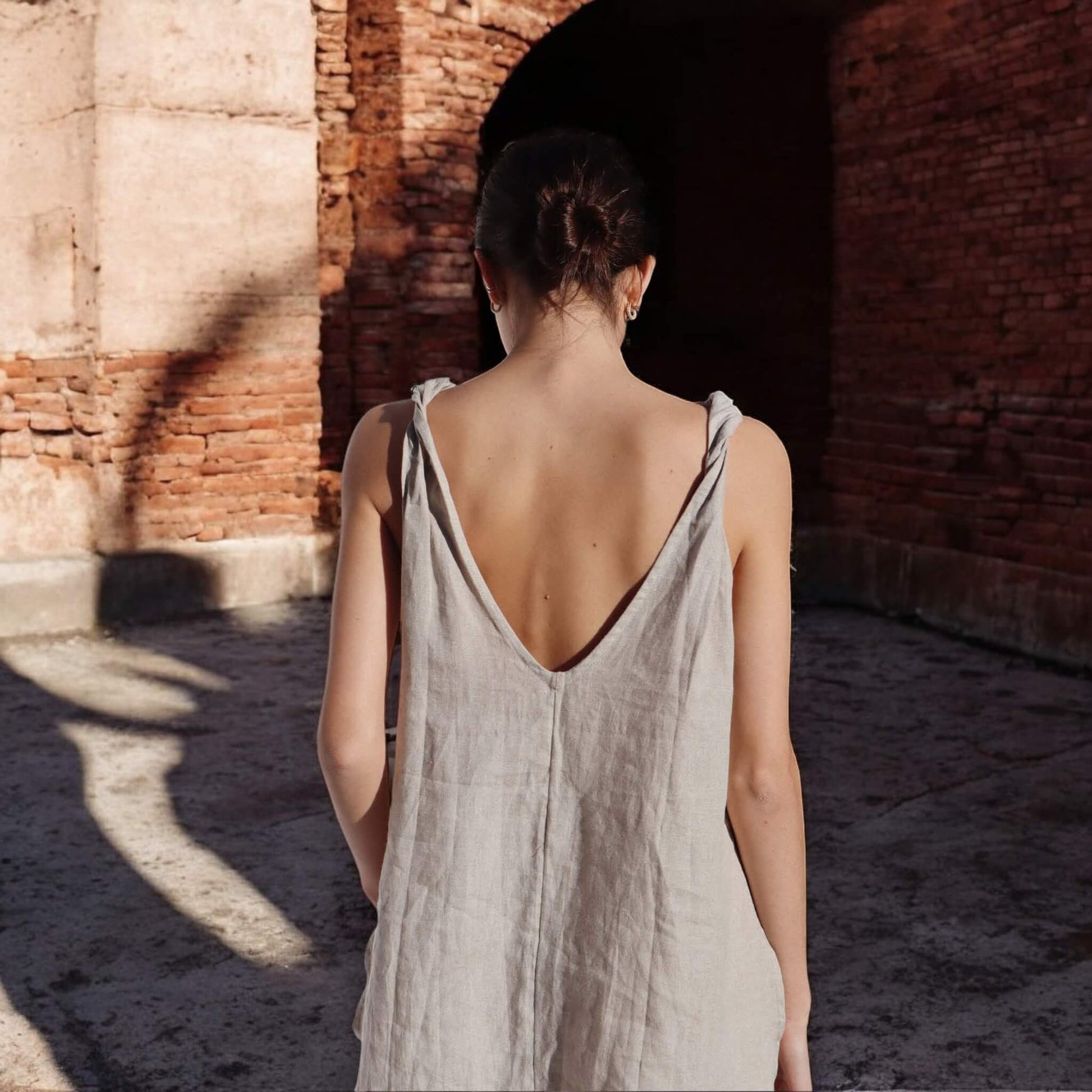 Deep V-Back Linen Top, Relaxed Sleeveless Top With Side Slits