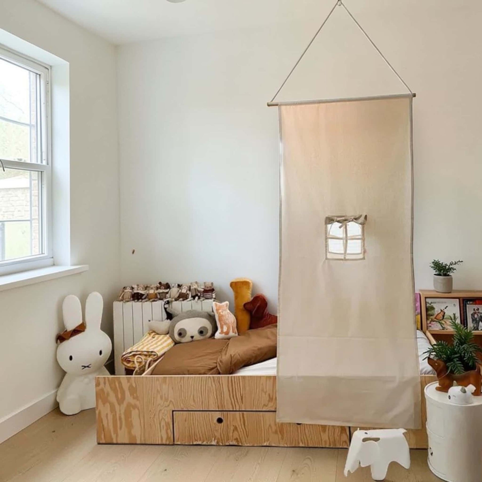 Settle Bed Canopy, Hanging Linen Canopy