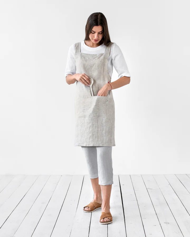 Pinafore cross-back linen apron in Light gray